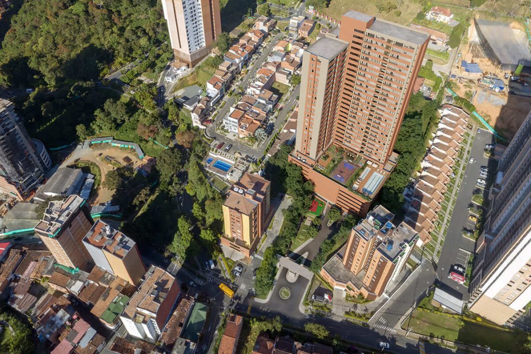 Exterior vista aérea apartamentos Gaita