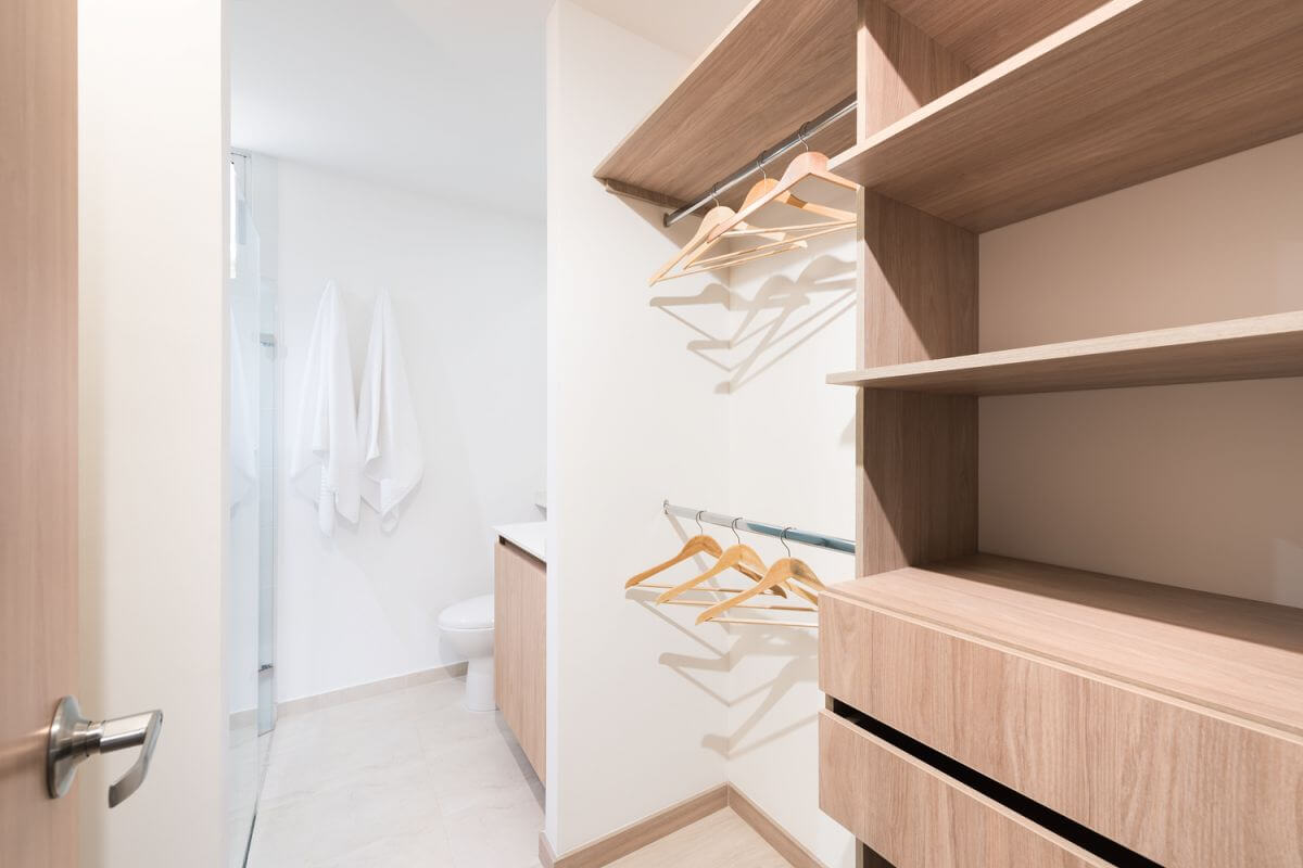 Closet interior habitación apartamentos Mandala