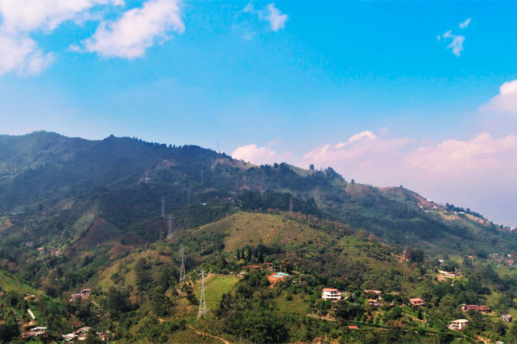Exterior vista a montañas desde apartamentos Mandala
